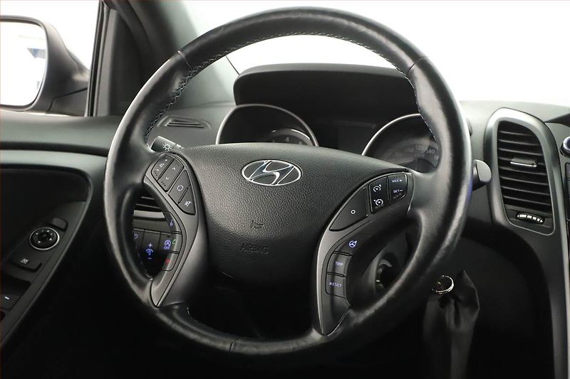 Hyundai i30 (2016) 1.6 GDI, Tempomat - fotka 12 z 14