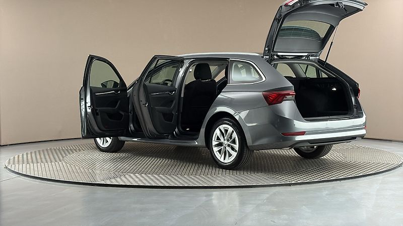 Škoda Octavia 2.0 TDI Style Combi - fotka 7 z 24