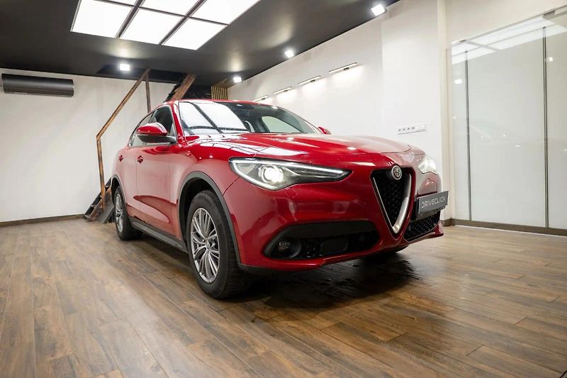 Alfa Romeo Stelvio Q4 2.2 JTD 154 kW - fotka 3 z 35