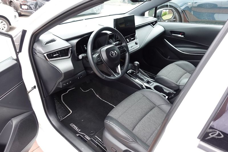 Toyota Corolla 2.0 hybrid e-CVT X6 Style - fotka 11 z 34
