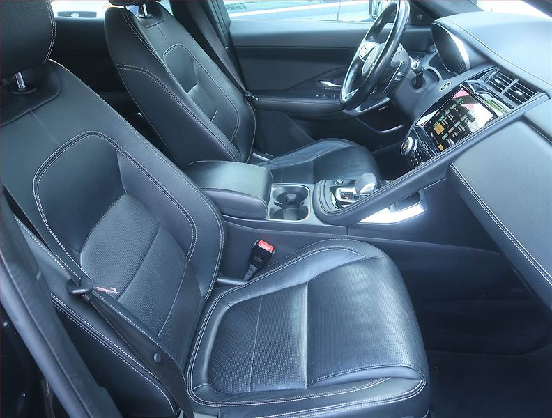 Jaguar E-Pace (2021) P300e AWD, 4X4, Automat - fotka 9 z 23