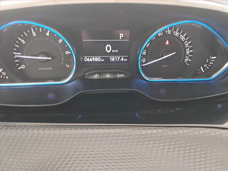 Peugeot 2008 (2016) 1.2 PureTech, Automat, ČR - fotka 11 z 18