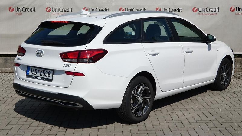 Hyundai i30 Kombi 1.5 T-GDI mHEV Family Co - fotka 3 z 22