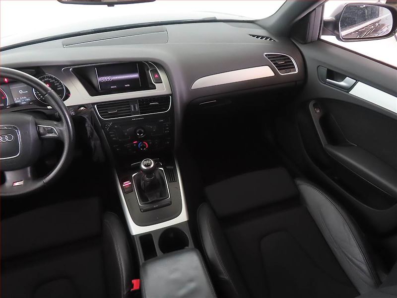Audi A4 (2011) S-Line 2.7 TDI, Xenony - fotka 8 z 14