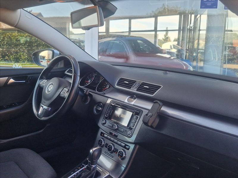 Volkswagen Passat 1,4 TSI DSG AUTOAC SENZOR TAŽN - fotka 19 z 37