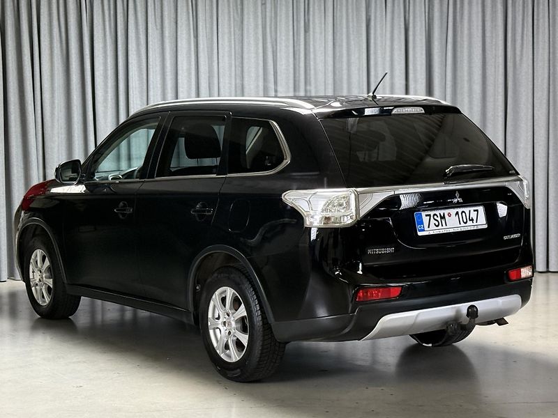Mitsubishi Outlander (2015) 2.2D 4x4, AUTOMAT, serviska - fotka 3 z 13