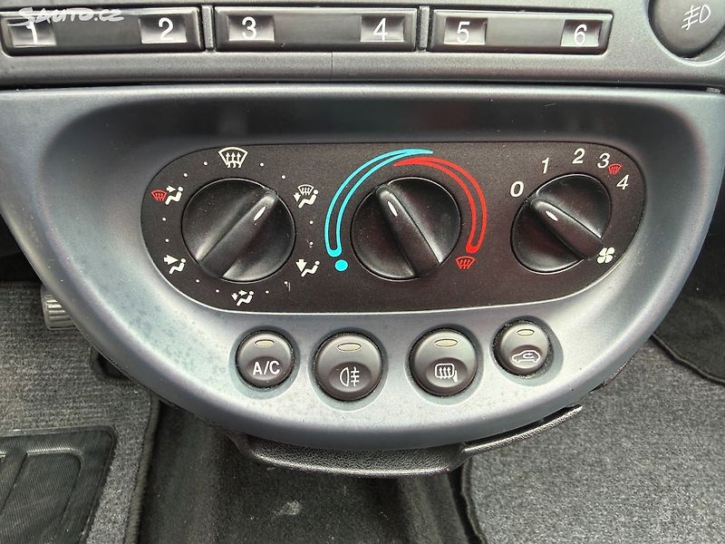 Ford Streetka 1.6i - fotka 16 z 19