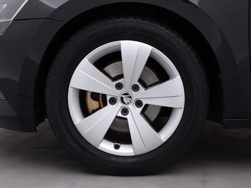 Škoda Superb 1,6 TDI 88kW DSG Aut.klima - fotka 26 z 33
