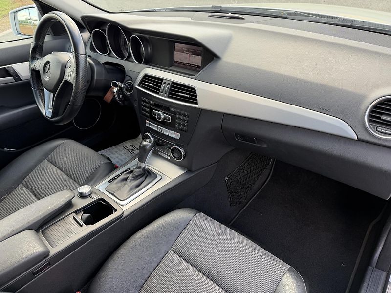 Mercedes-Benz Třídy C 180 CGI 7G AUTOMAT 2X KOLA - fotka 36 z 40
