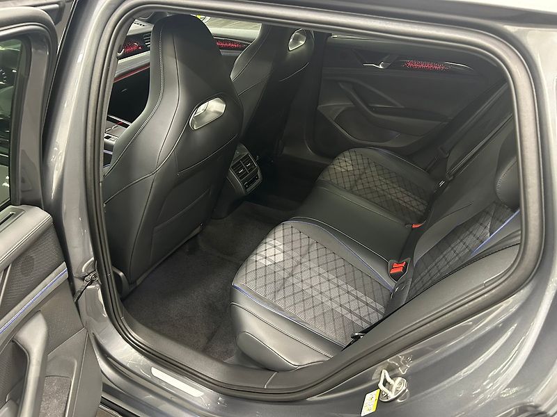 Volkswagen Passat (2025) R-Line Black 142kW DSG 4WD | Z - fotka 28 z 65