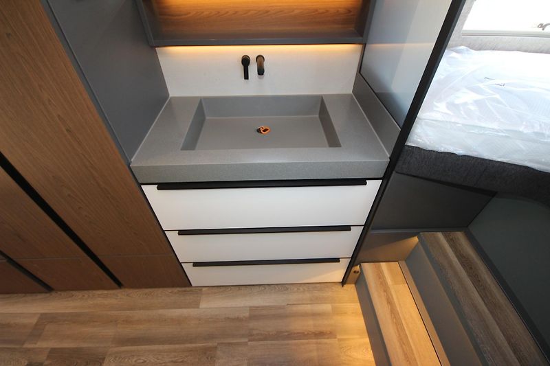 Niesmann+Bischoff (2025) ARTO 88 E model 2026 - fotka 61 z 79