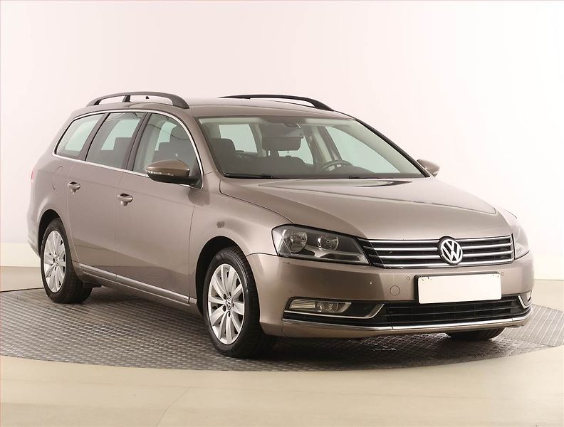 Volkswagen Passat (2011) 1.6 TDI, Navi, Tempomat - fotografie inzerátu