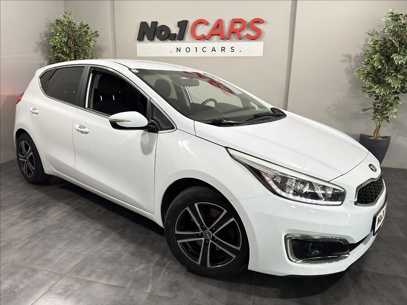 Kia Ceed 1,6   GDI KAMERA VÝHŘEV 61TKM - fotka 1 z 31
