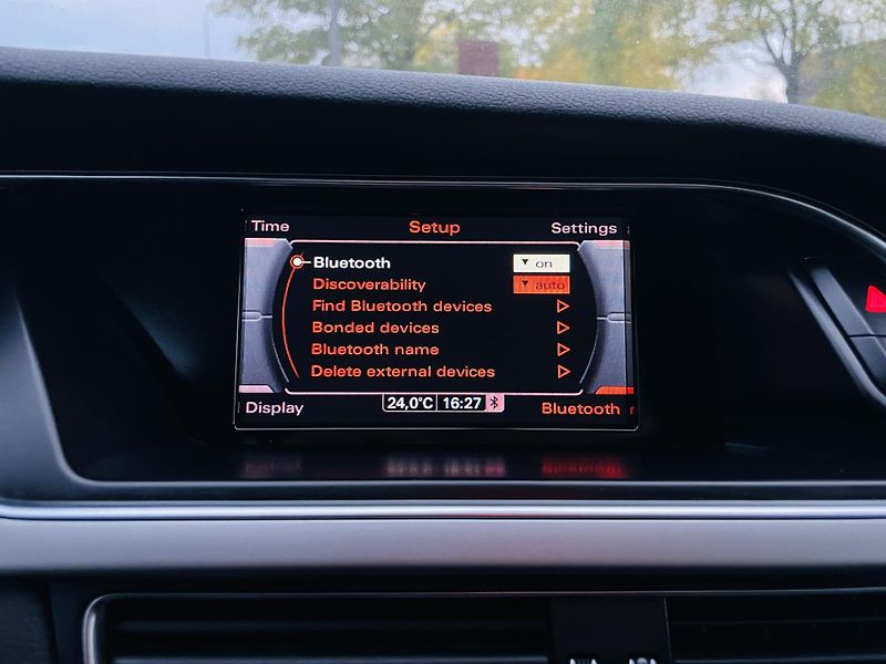 Audi A4 2.0TDI MANUÁL SENZORY NAVI - fotka 40 z 44