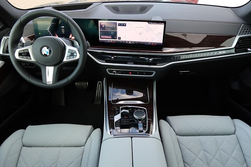 BMW X5 xDrive30d - fotka 4 z 6
