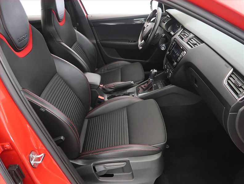 Škoda Octavia (2016) 2.0 TDI, Automat, Kůže, Navi - fotka 9 z 26