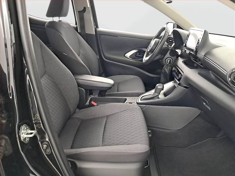 Toyota Yaris (2022) 1.5 VVT-i Hybrid - fotka 9 z 17