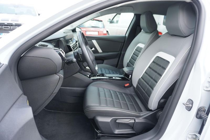 Citroën C4 (2025) 1,2PT 130 EAT8 MAX - fotka 6 z 10