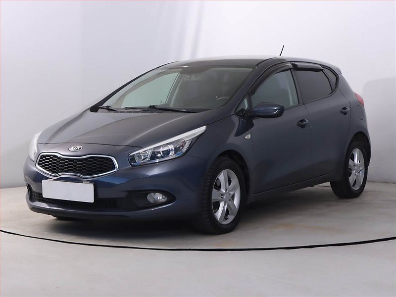 Kia Ceed (2012) 1.6 CRDi - fotka 2 z 15