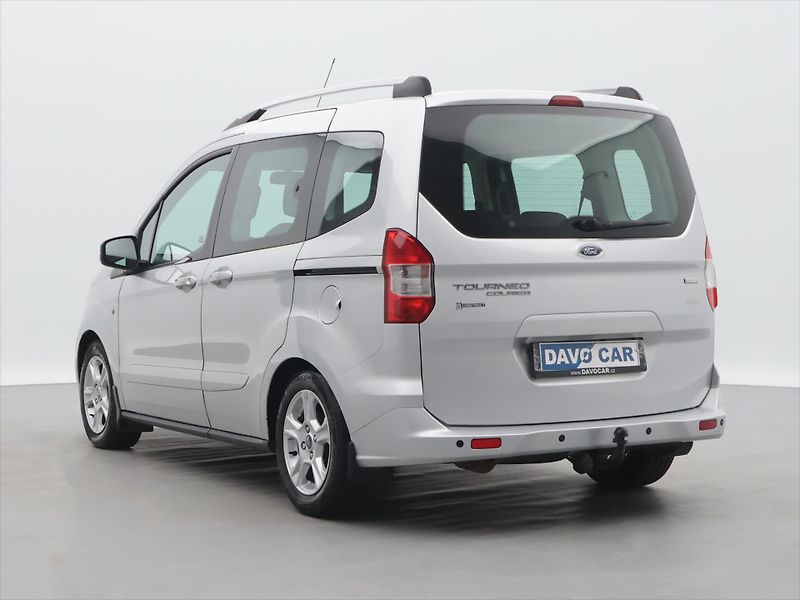 Ford Tourneo Courier 1,0 EB 74kW Titanium CZ 1.Maj. - fotka 5 z 34