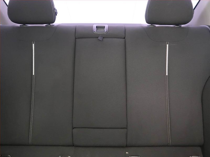 BMW Řada 2 (2015) Sport Line 218d, Navi - fotka 10 z 17