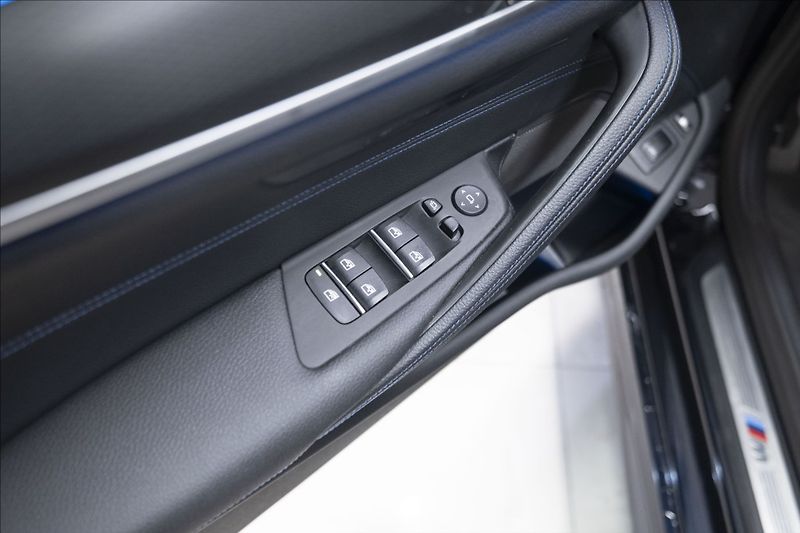 BMW Řada 5 530e xDrive M Sport ČR DPH   2 - fotka 10 z 42