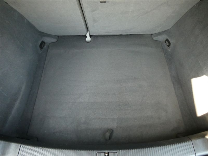 Audi A3 1,6 TDi 77kW serviska,digi.kli - fotka 19 z 47