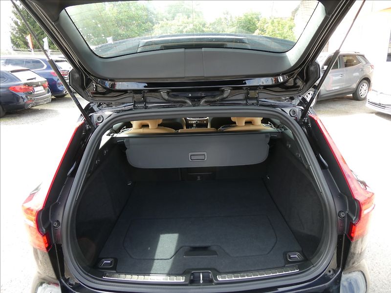 Volvo V60 2,0 D3 AWD Inscription,DPH,ČR - fotka 17 z 41