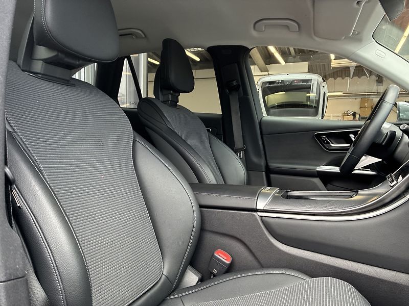 Mercedes-Benz GLC SUV 200 4MATIC - fotka 16 z 18