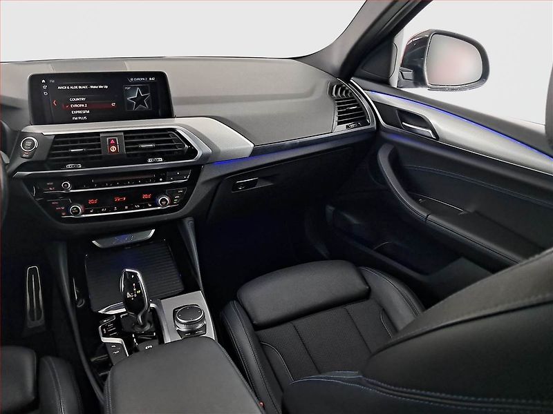 BMW X4 (2018) M Sport xDrive20d - fotka 8 z 19