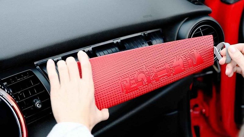Zakázkové díly personalizační služby Mini Yours Customized.