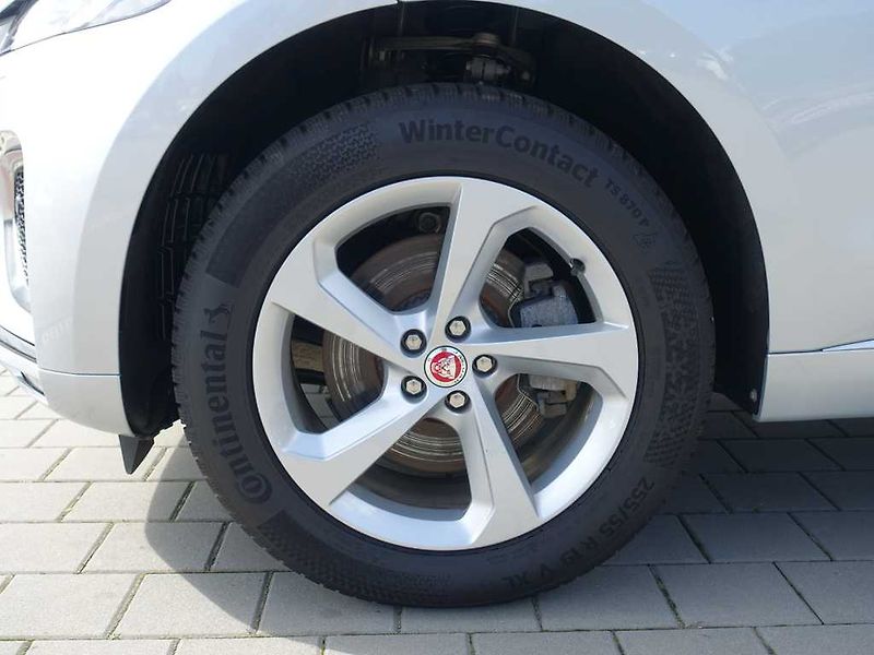 Jaguar F-Pace 2,0 R-Dynamic S D200 4x4 - fotka 2 z 38
