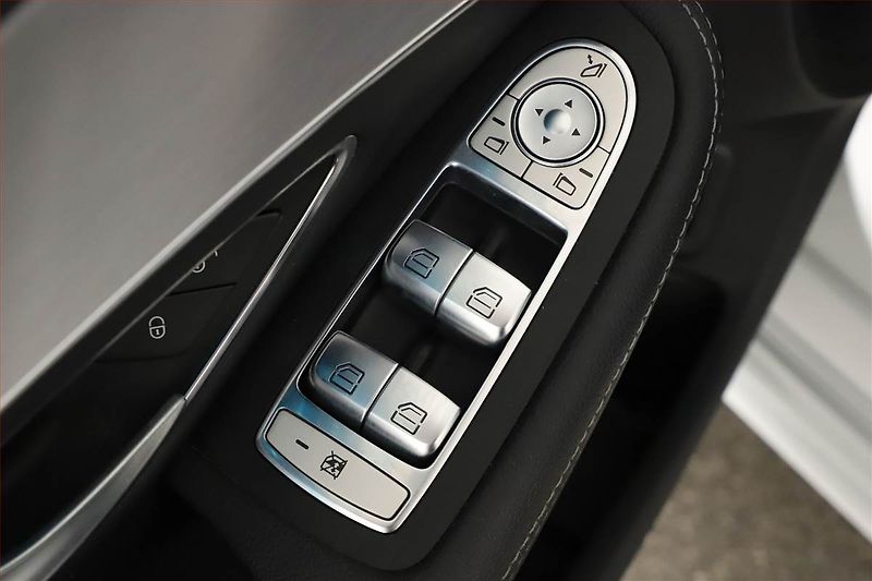 Mercedes-Benz Třídy C (2019) C 220 d 4MATIC - fotka 15 z 19