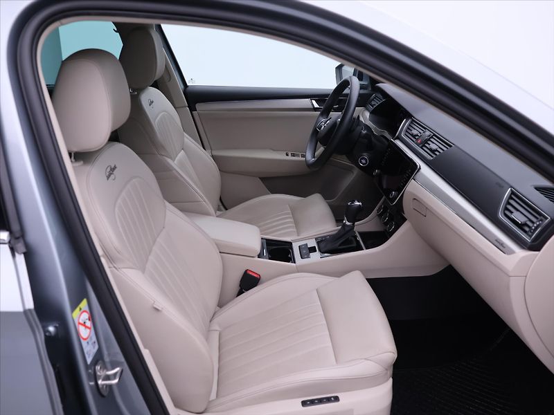 Škoda Superb 2,0 TDI DSG L&K LED  DPH CZ - fotka 12 z 31