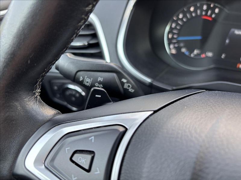 Ford S-MAX 2,0 EcoBlue Titanium AWD AUT - fotka 36 z 51