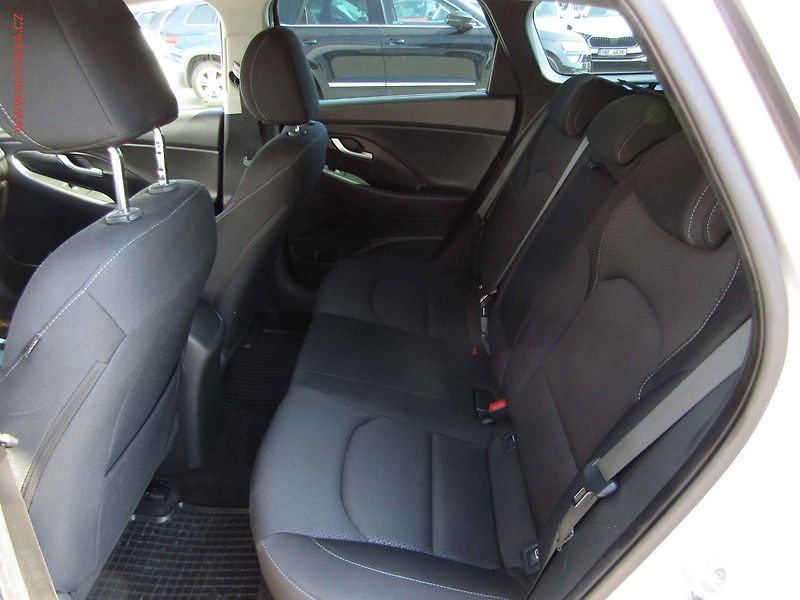 Hyundai i30 (2018) 1.4 T-GDi, 2.maj,ČR, AC - fotka 10 z 18