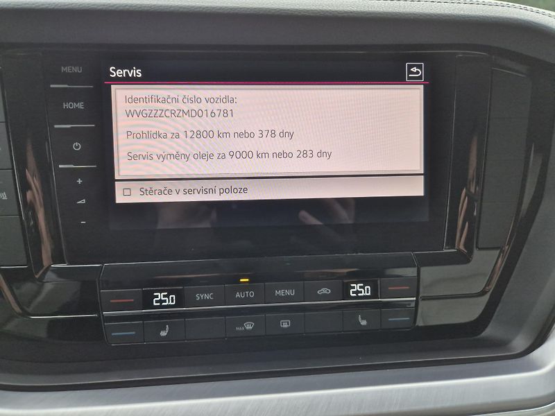 Volkswagen Touareg 3,0TDi 170kw 4x4 DSG TZ 19ALU - fotka 22 z 43