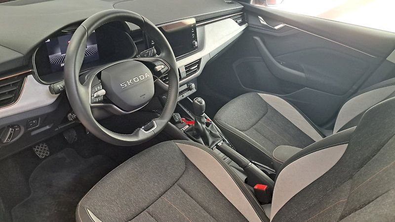 Škoda Scala (2025) Top Selection 1,0 TSI 85 kW - fotka 10 z 23