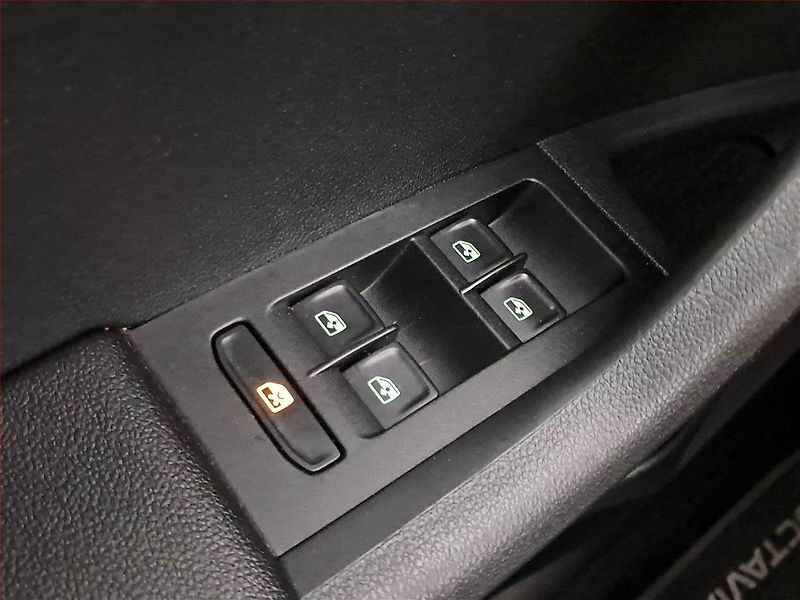Škoda Octavia (2019) Style 2.0 TDI, Kůže, Navi - fotka 16 z 18