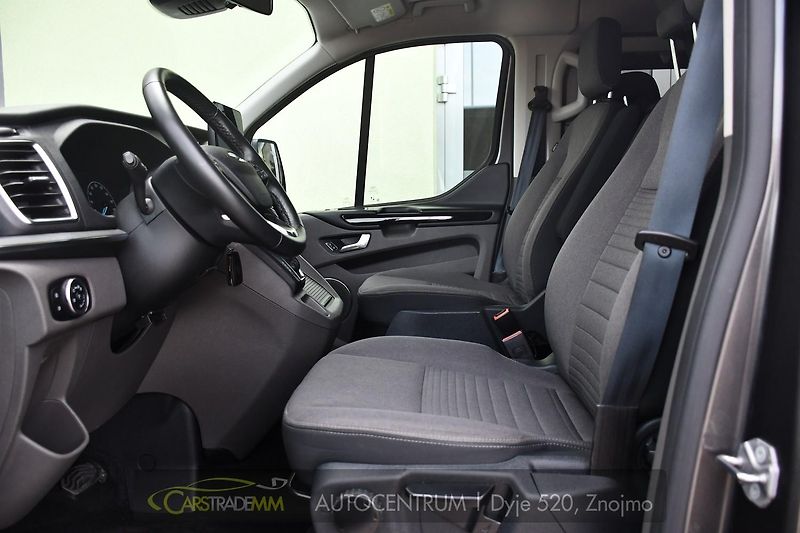 Ford Tourneo Custom 2.0EcoBlue 8.MÍST TITANIUM - fotka 9 z 43