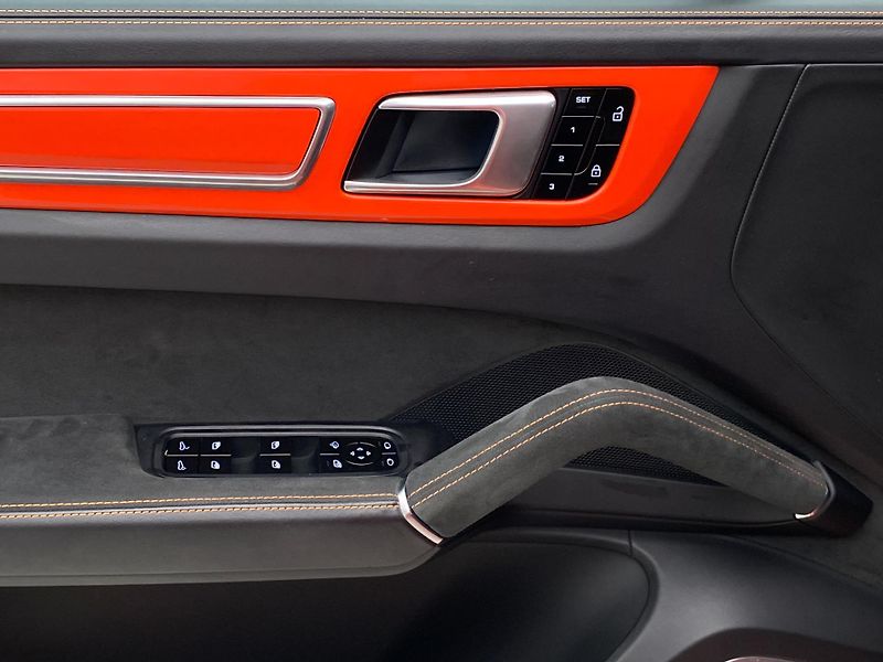 Porsche Cayenne GTS 4.0 V8 4x4 AUT CZ Záruka - fotka 30 z 72
