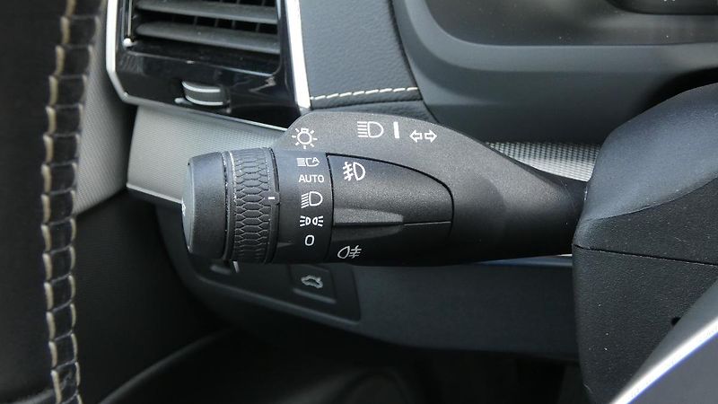 Volvo XC90 B6 AWD R-Design Auto 7 míst - fotka 10 z 26