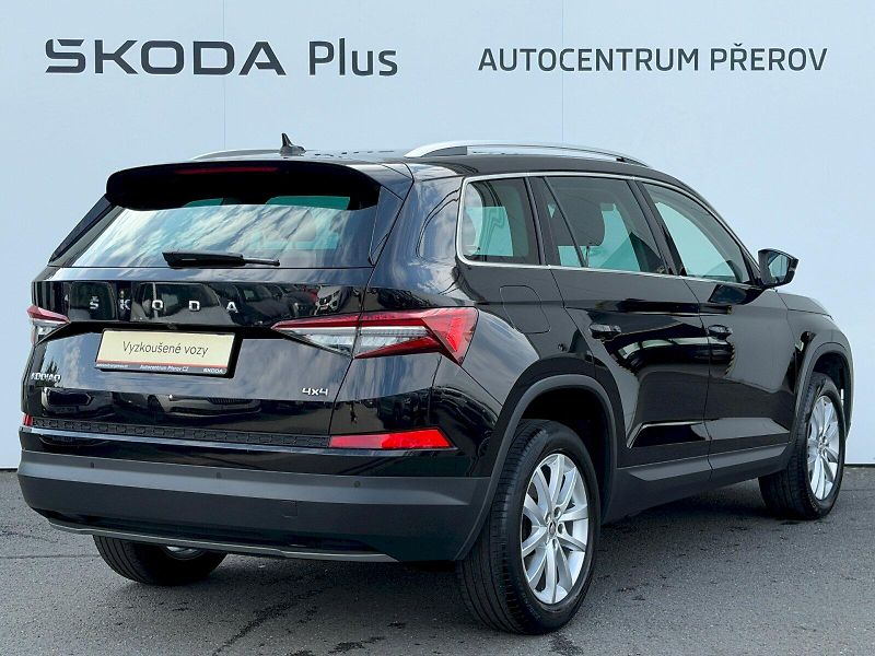 Škoda Kodiaq (2023) 2.0 TSI 140kW 4x4 Style - fotka 2 z 35