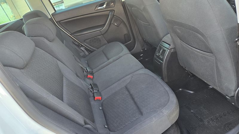 Škoda Yeti 2.0TDI ELEGANCE 4x4*ZADÁNO* - fotka 18 z 41