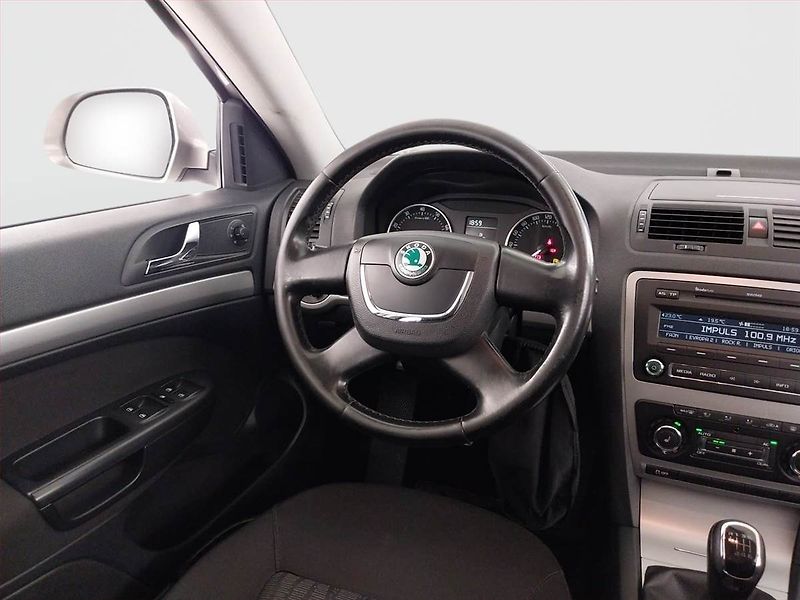 Škoda Octavia (2011) Elegance 1.4 TSI, Serv.kniha - fotka 7 z 20
