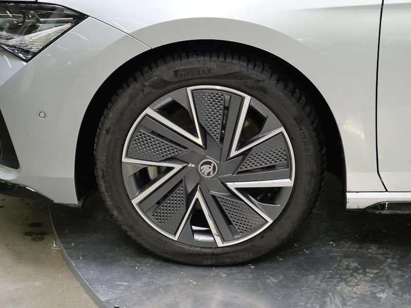 Škoda Superb - fotka 10 z 27