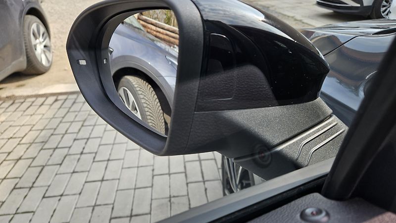 Volkswagen Golf (2023) GTI 2.0TSI 180kW DSG - fotka 9 z 36