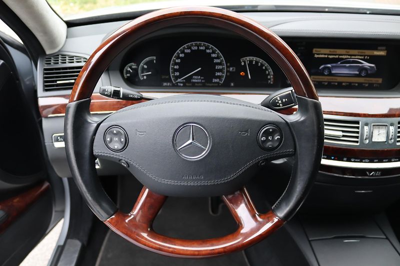 Mercedes-Benz Třídy S S 600 L 5.5 V12 AMG 380kW - fotka 26 z 50