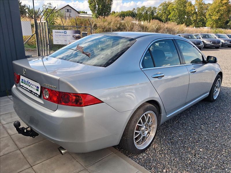 Honda Accord 2,0 114kw - fotka 7 z 14