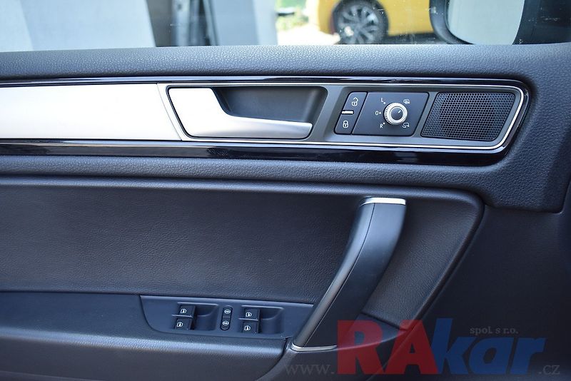 Volkswagen Touareg (2015) 3,0 TDI 4M - 193 kw - fotka 9 z 34
